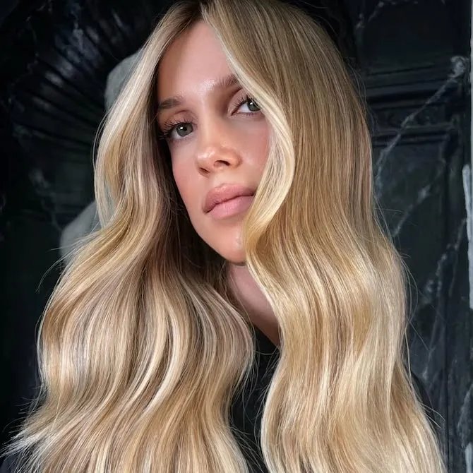 Golden Blonde With Curtain Bangs And Lowlights Golden Blonde With Curtain Bangs And Lowlights — Lowlights for Blonde Hair