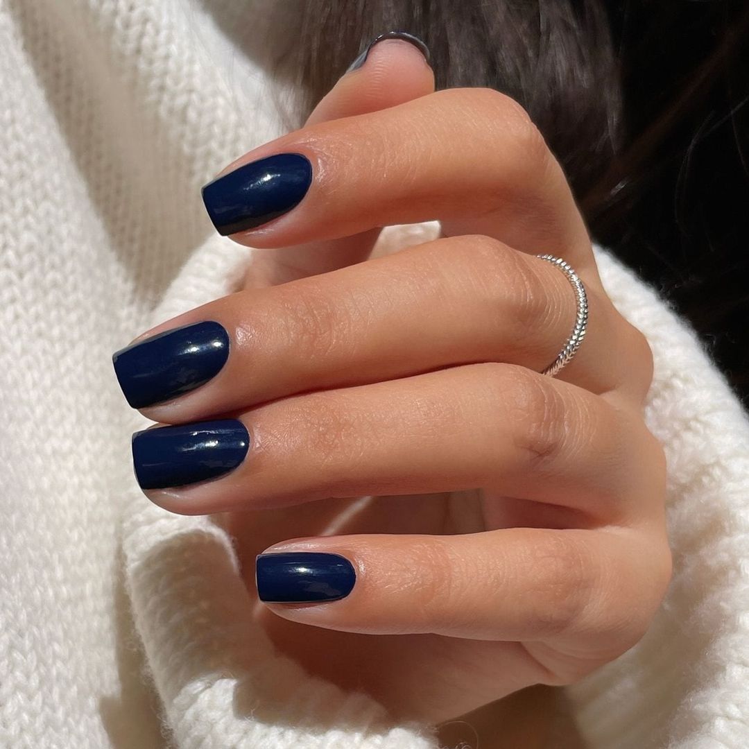 Glossy Visual Idea — Winter Gel Nails