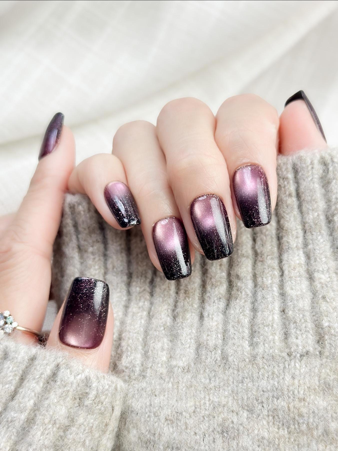 Cat-Eye Gradient Glitter Nails Cat-Eye Gradient Glitter Nails — Black Cherry Nails