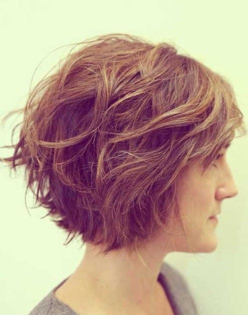 Loose Waves Textured Classic Ear-Length Solid Brown Bob Loose Waves Textured Classic Ear-Length Solid Brown Bob — Short Winter Haircuts