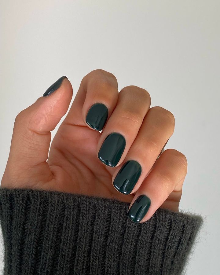 Deep Forest Green Glossy Round Nails Deep Forest Green Glossy Round Nails — Winter Round Nails