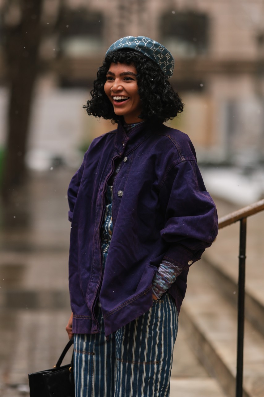 Patterned Beret with Oversized Denim Jacket and Overalls Patterned Beret with Oversized Denim Jacket and Overalls — Beret Outfits