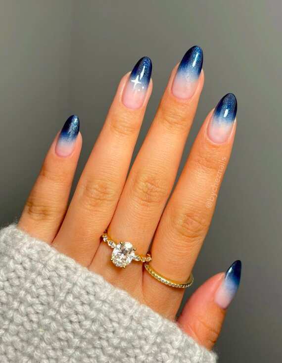 Blue Shimmer Gradient Almond Nails Blue Shimmer Gradient Almond Nails — Dark Winter Nails