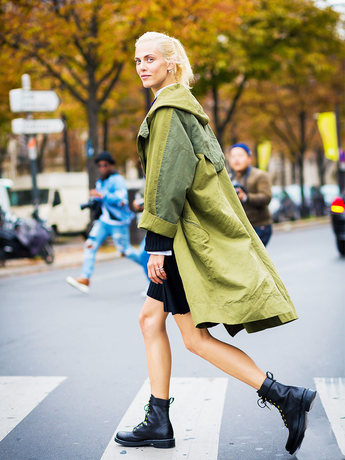 Oversized Olive Trench Coat for Transitional Weather — Parka Outfits