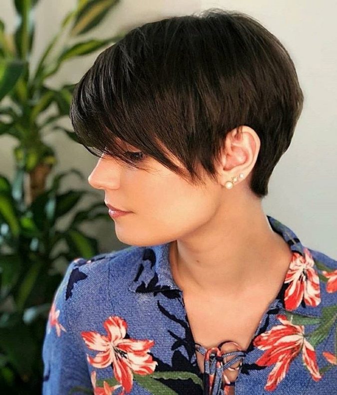 Pixie Bob With Striking Blonde Highlights — Winter Hairstyles for Short Hair