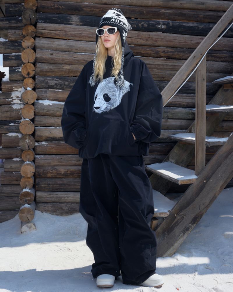 Casual Street Style: Oversized Hoodie and Baggy Pants Casual Street Style: Oversized Hoodie and Baggy Pants — Snowboarding Outfits