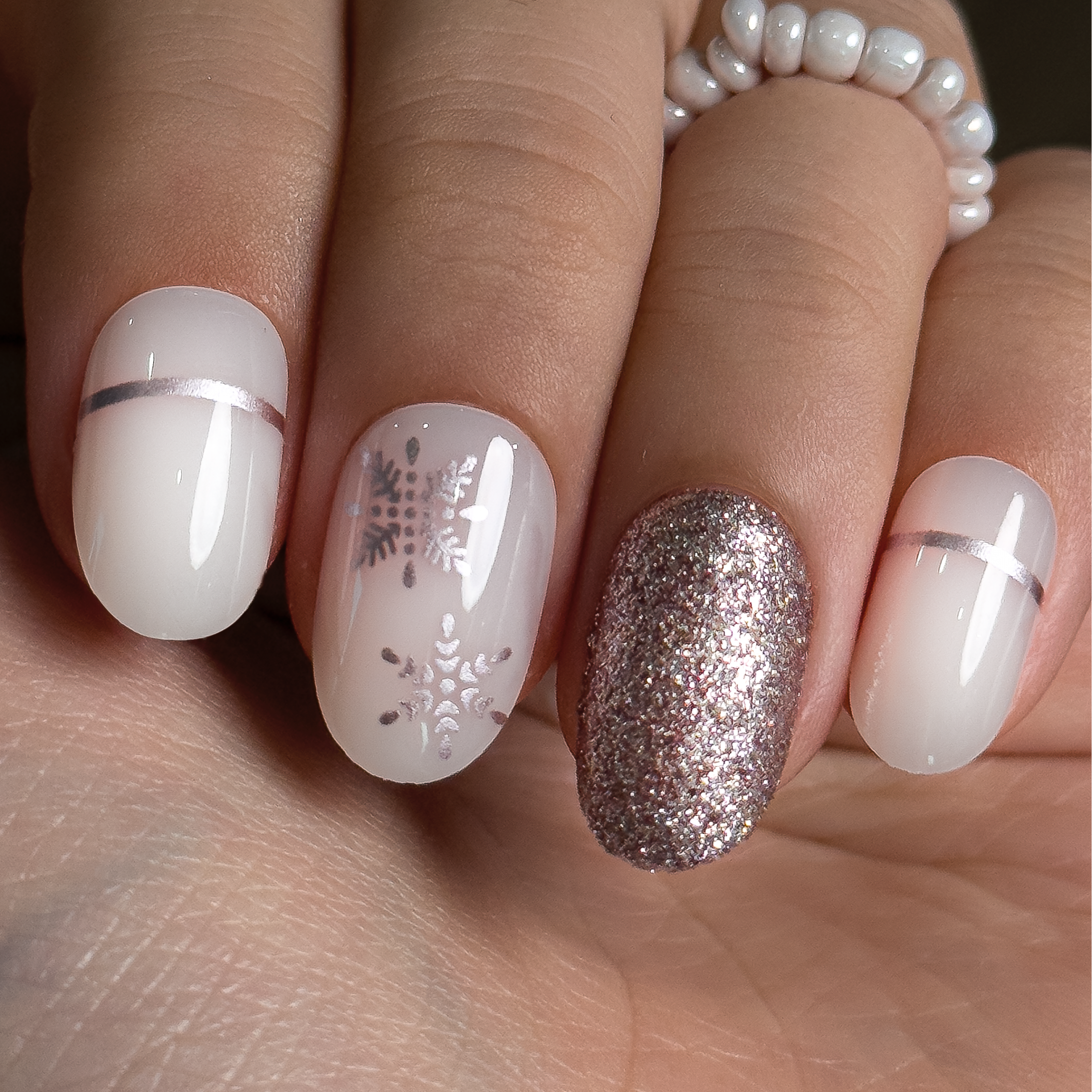 White Silver Snowflake Oval Nails — Winter Oval Nails