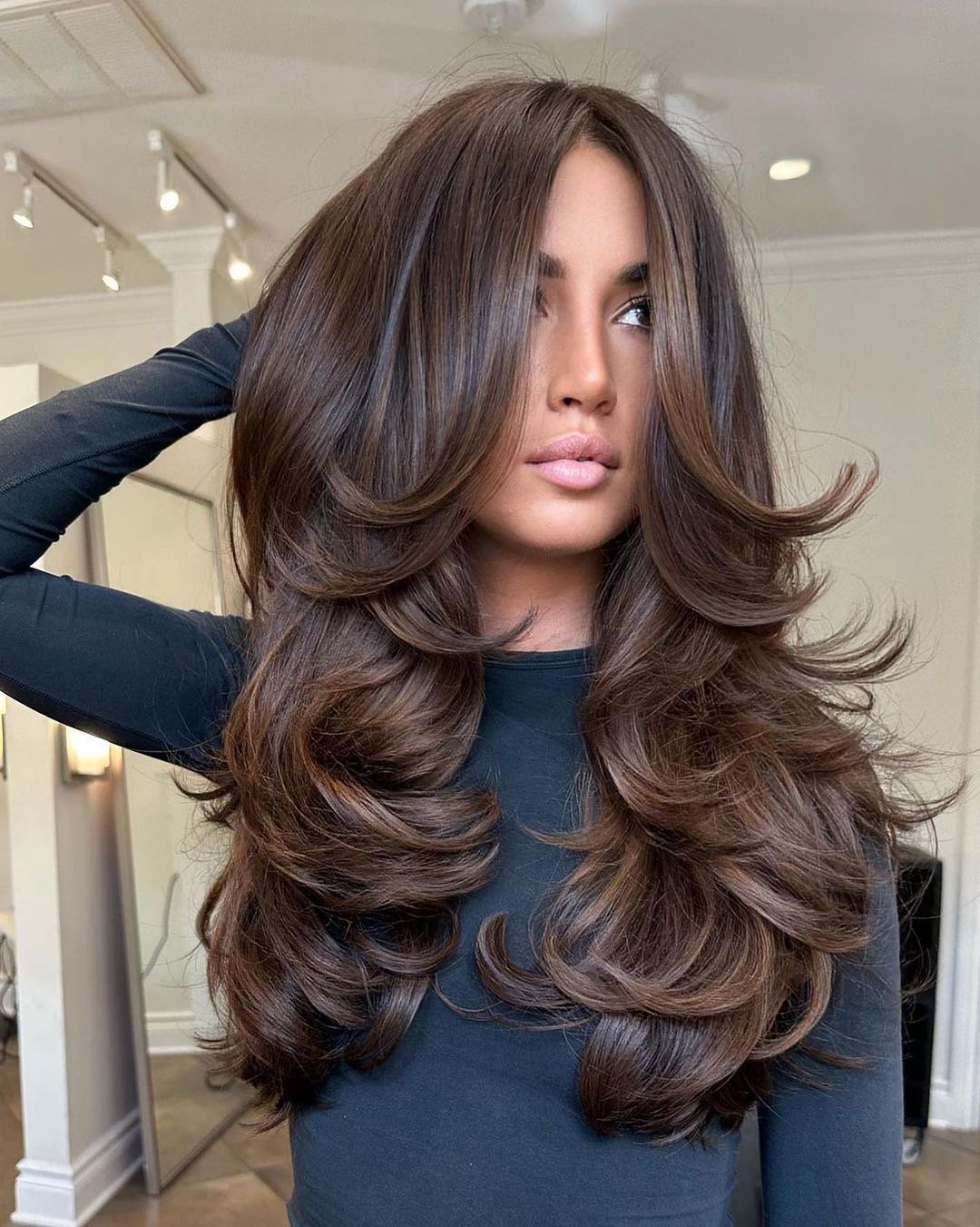 Voluminous Mid-Back Blowout — Long Winter Haircuts