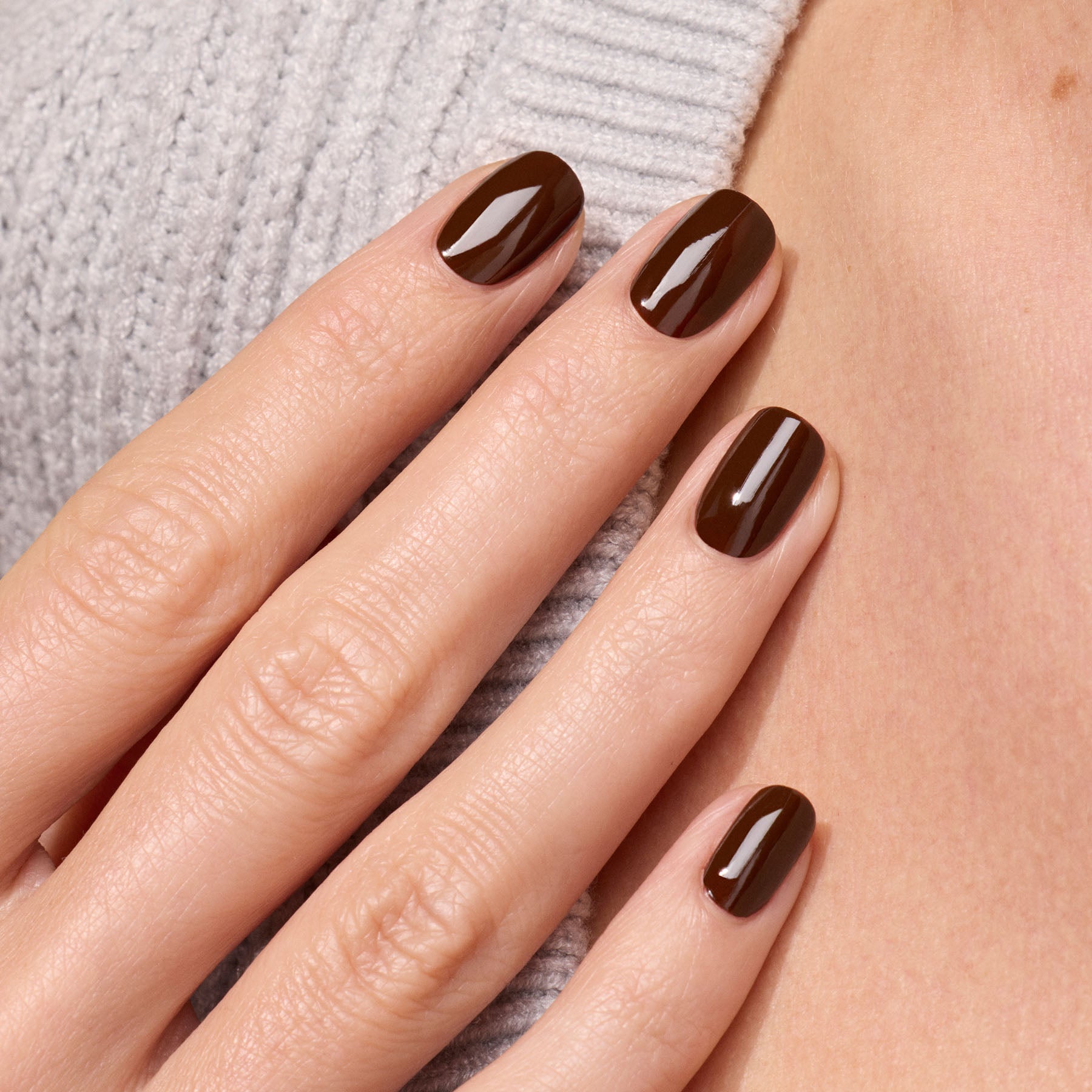 Subtle Dark Warm Brown Ovals Subtle Dark Warm Brown Ovals — Chocolate Brown Nails