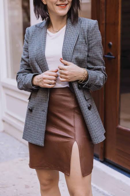 Smart Casual Blend: Brown Leather Mini Skirt with T-Shirt and Plaid Blazer Smart Casual Blend: Brown Leather Mini Skirt with T-Shirt and Plaid Blazer — Leather Skirt Outfits