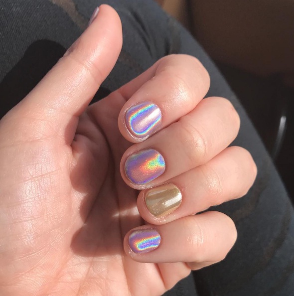 Visual Idea — Winter Chrome Nails