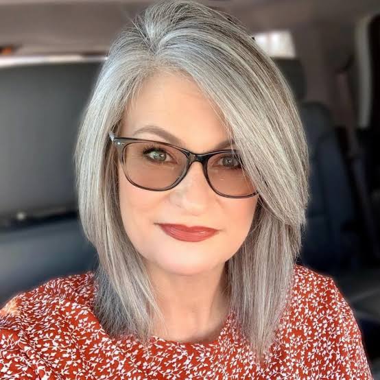 Layered Gray Lob With Subtle Blonde Highlights Layered Gray Lob With Subtle Blonde Highlights — Winter Haircuts for Gray Hair