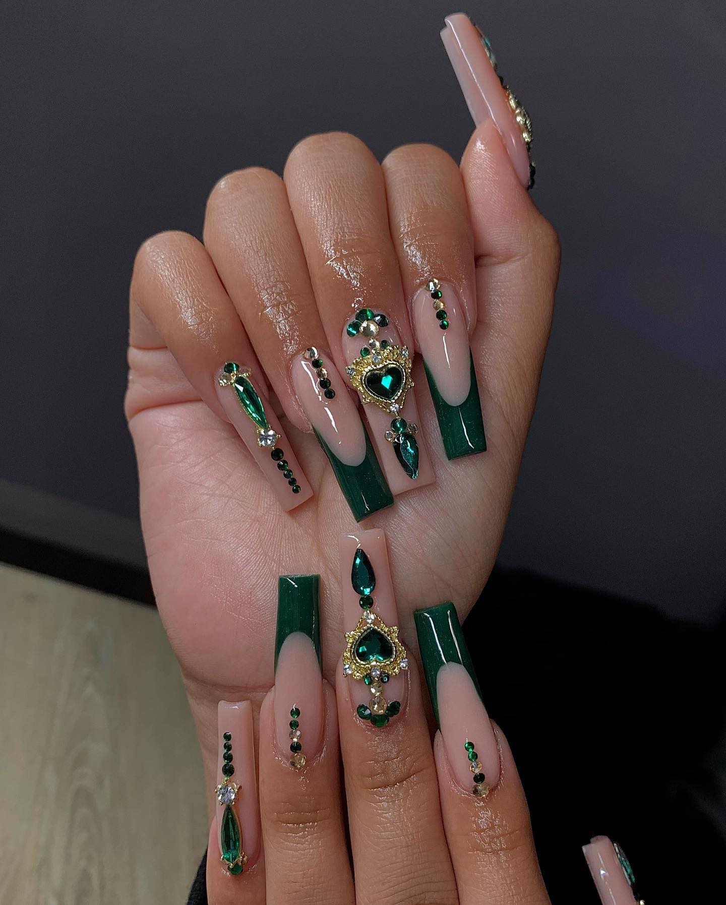 Emerald Heart Charm Stiletto Nails Emerald Heart Charm Stiletto Nails — Emerald Green Nails