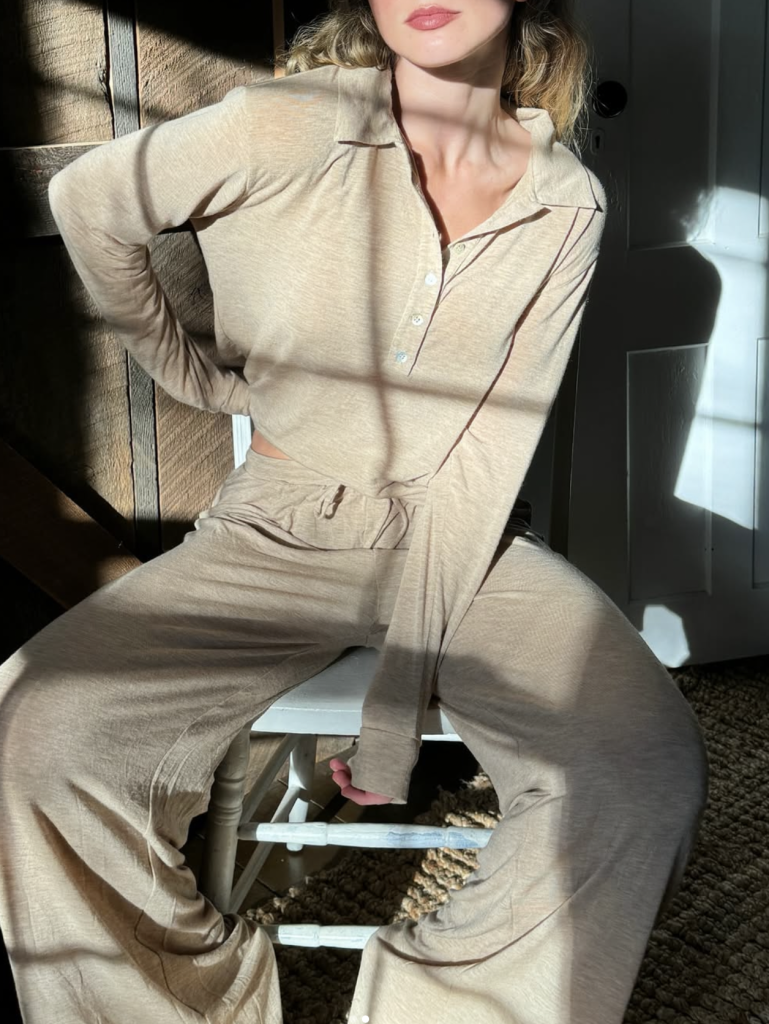 Beige Collared Long-Sleeve Cropped Top with Matching Wide-Leg Pants Beige Collared Long-Sleeve Cropped Top with Matching Wide-Leg Pants — Loungewear Outfits