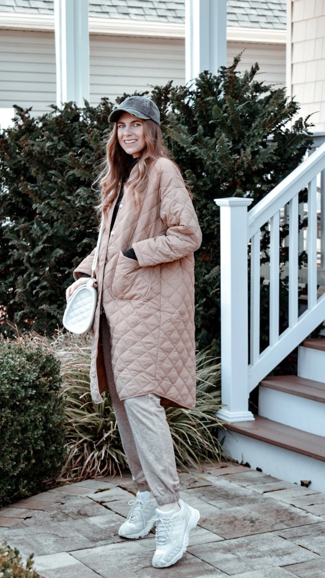 Quilted Coat Over Sweatpants for a Relaxed Evening Quilted Coat Over Sweatpants for a Relaxed Evening — Winter Going Out Outfits