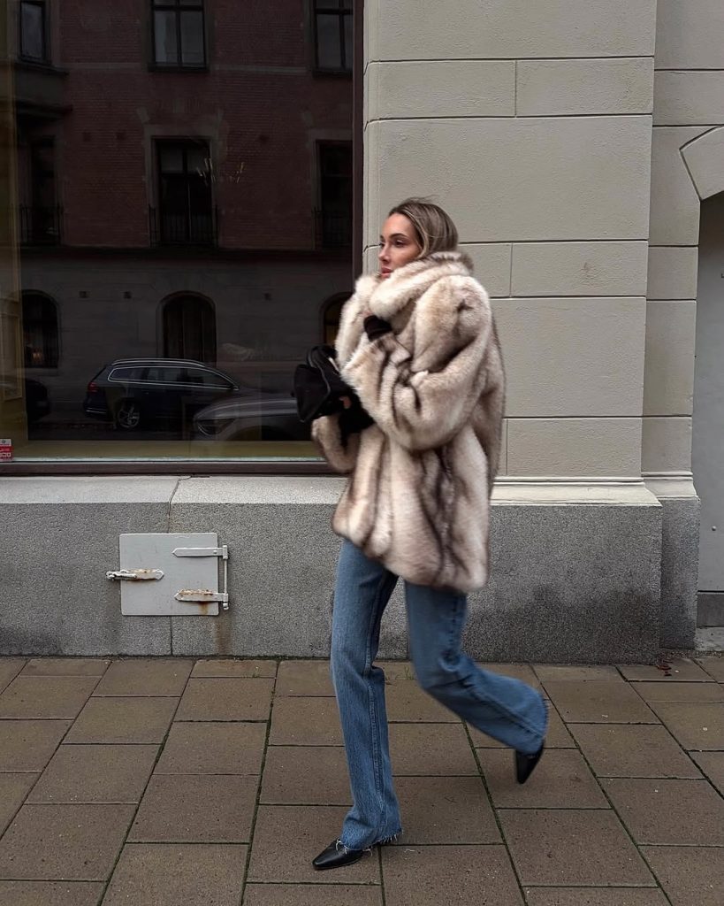 Cream Faux Fur Coat Over Blue Denim for Casual Luxury Cream Faux Fur Coat Over Blue Denim for Casual Luxury — Old Money Winter Outfits