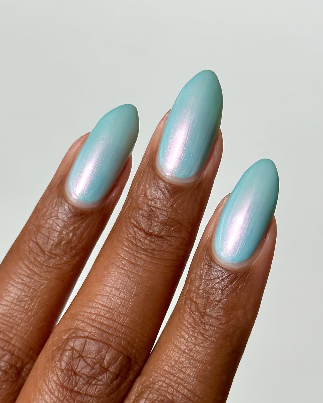 Pale Pearlescent Shimmer Oval Nails Pale Pearlescent Shimmer Oval Nails — Icy Blue Nails