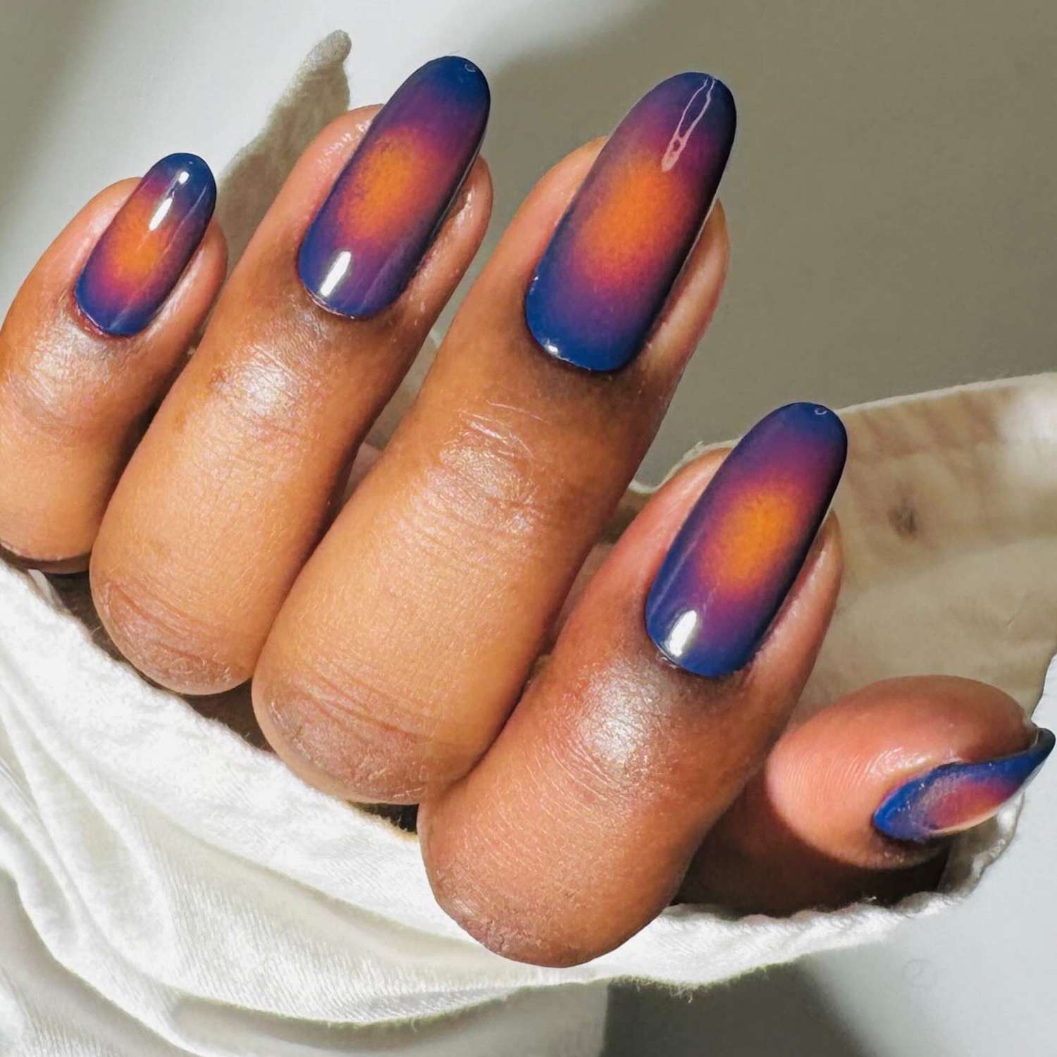 Color-Changing Thermochromic Almond Nails Color-Changing Thermochromic Almond Nails — Almond Nail Inspo