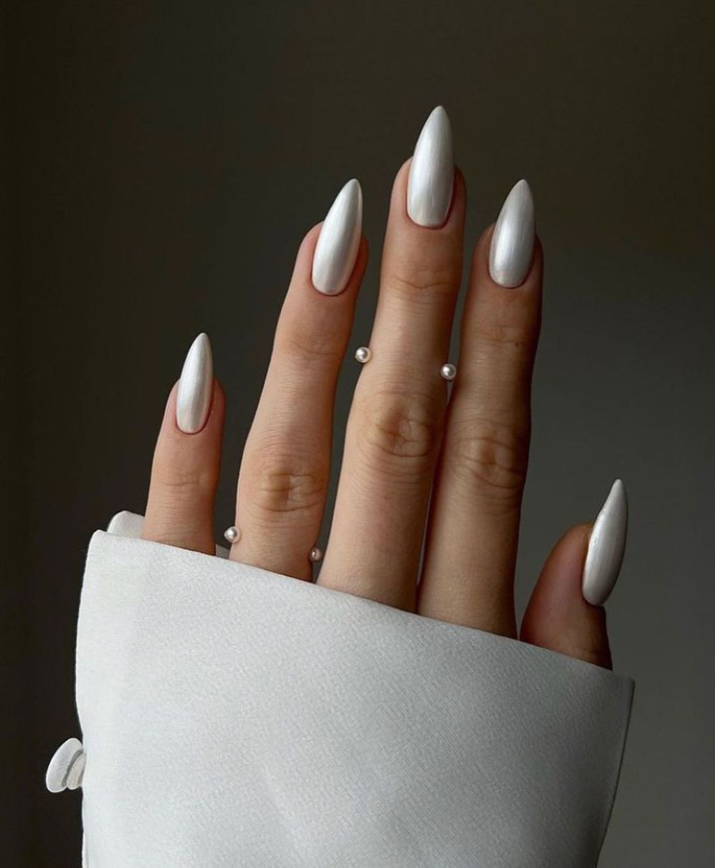 Chrome Pearl Visual Idea Chrome Pearl Visual Idea — Long Winter Nails
