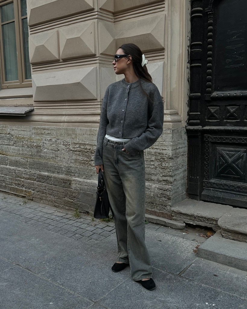 Effortless Style: Grey Cardigan with Wide-Leg Jeans — Winter Brunch Outfits