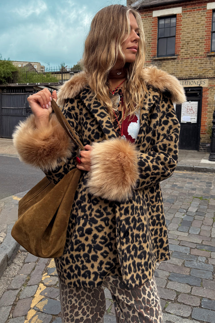 Leopard Coat with Faux Fur Trim and Suede Handbag Leopard Coat with Faux Fur Trim and Suede Handbag — Leopard Coat Outfits