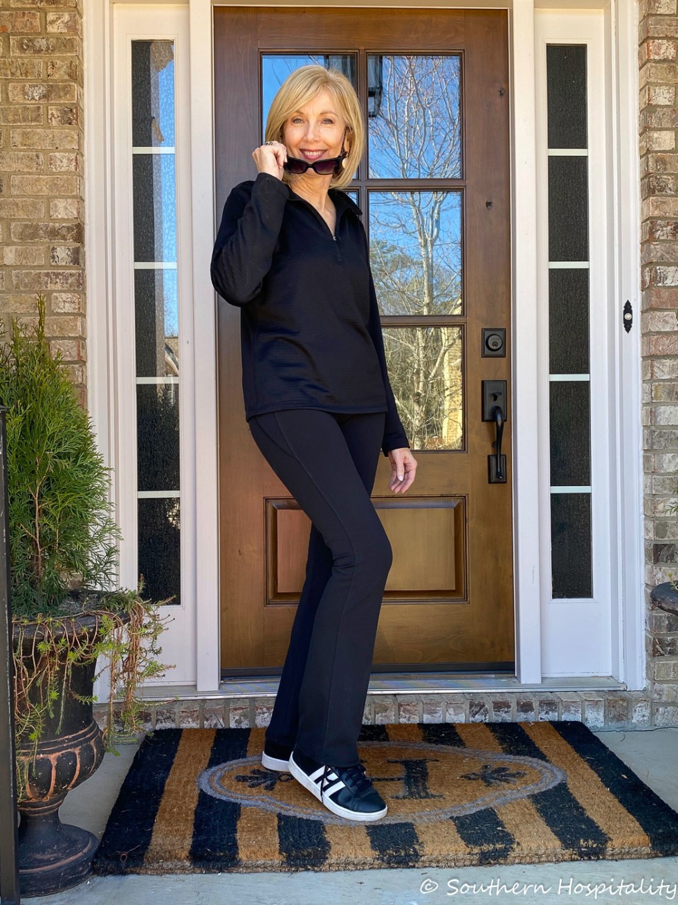 Quarter-Zip Pullover and Leggings for Effortless Casual Workouts Quarter-Zip Pullover and Leggings for Effortless Casual Workouts — Winter Workout Outfits