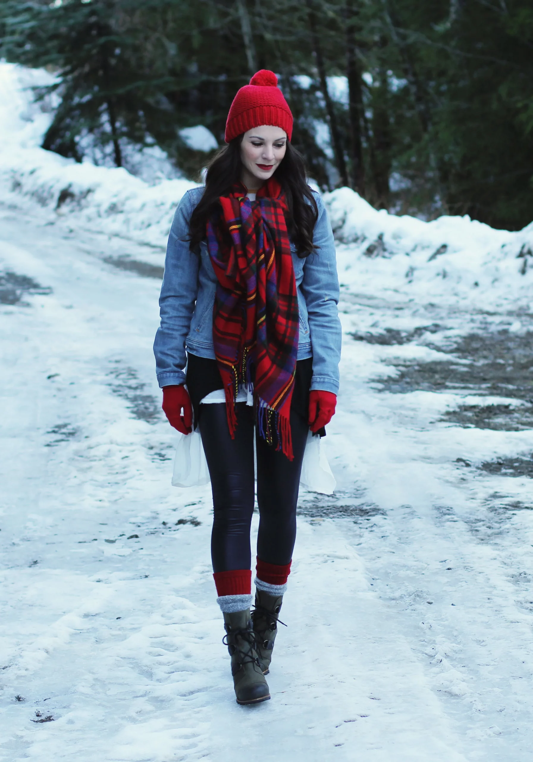 Dark Green Lace-Up Snow Boots with Denim Jacket and Red Accents — Snow Boots Outfits