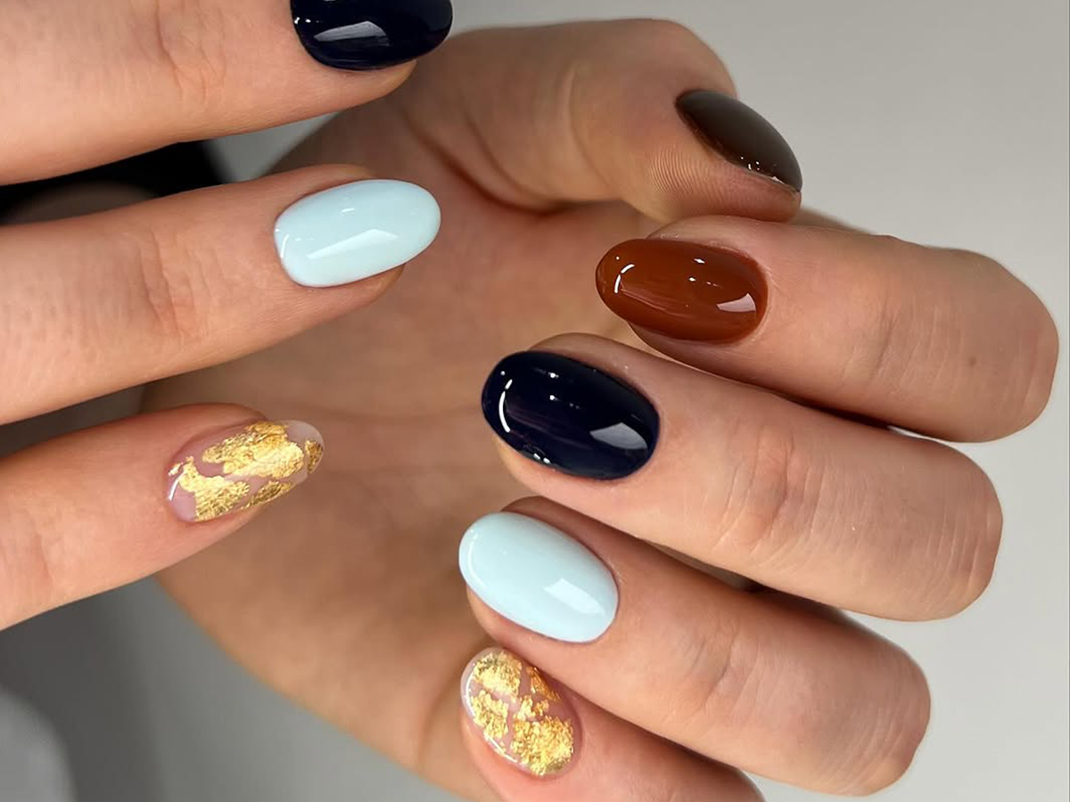 Winter Blue Gold Foil Oval Nails — Winter Oval Nails