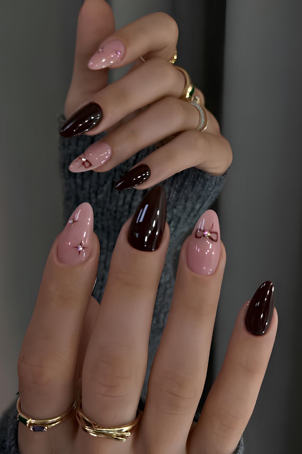 Small Rhinestones And Bow-Shaped Charms Visual Idea Small Rhinestones And Bow-Shaped Charms Visual Idea — Classy Winter Nails