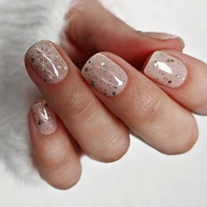 Short Square Nude Glitter Snowflake Nails — Winter Glitter Nails