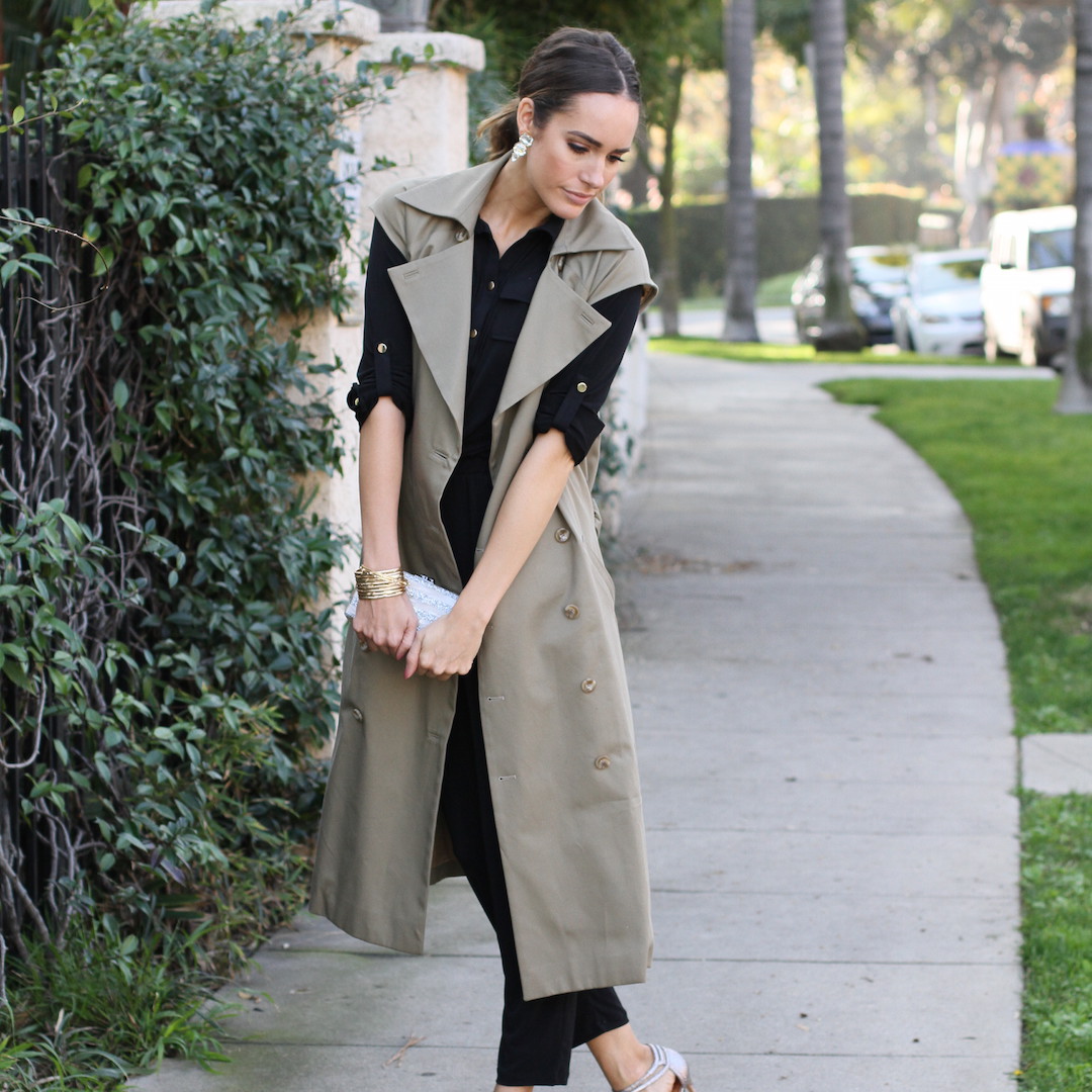 Sleeveless Khaki Trench Coat Vest with Black Attire — Long Coat Outfits