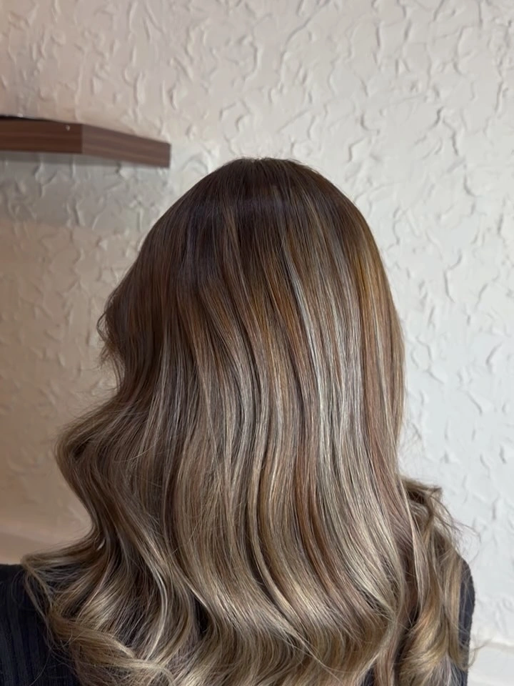 Long brown waves with lighter cool beige sections through the length.