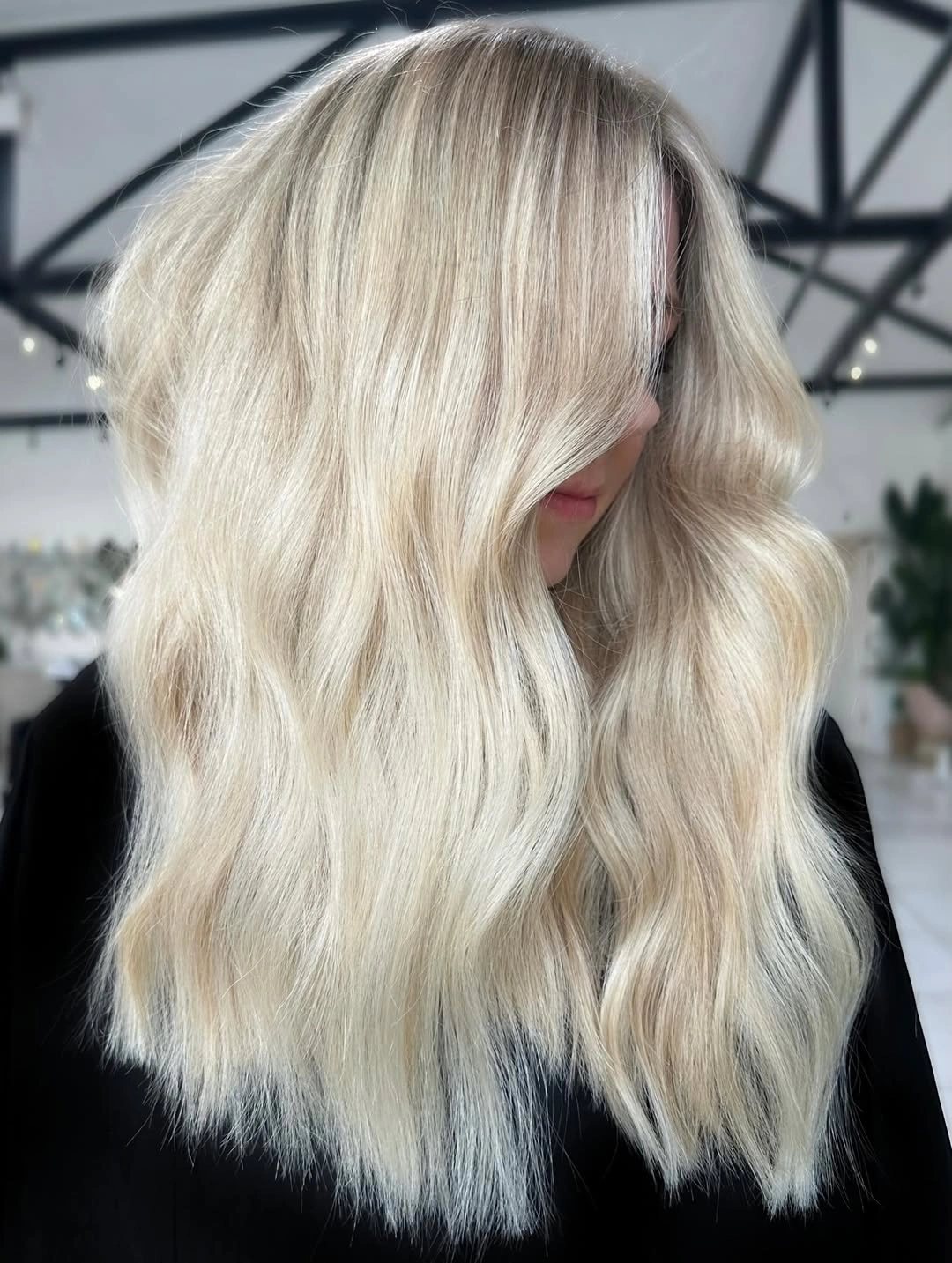 Long pale blonde hair with broad soft waves and low contrast.