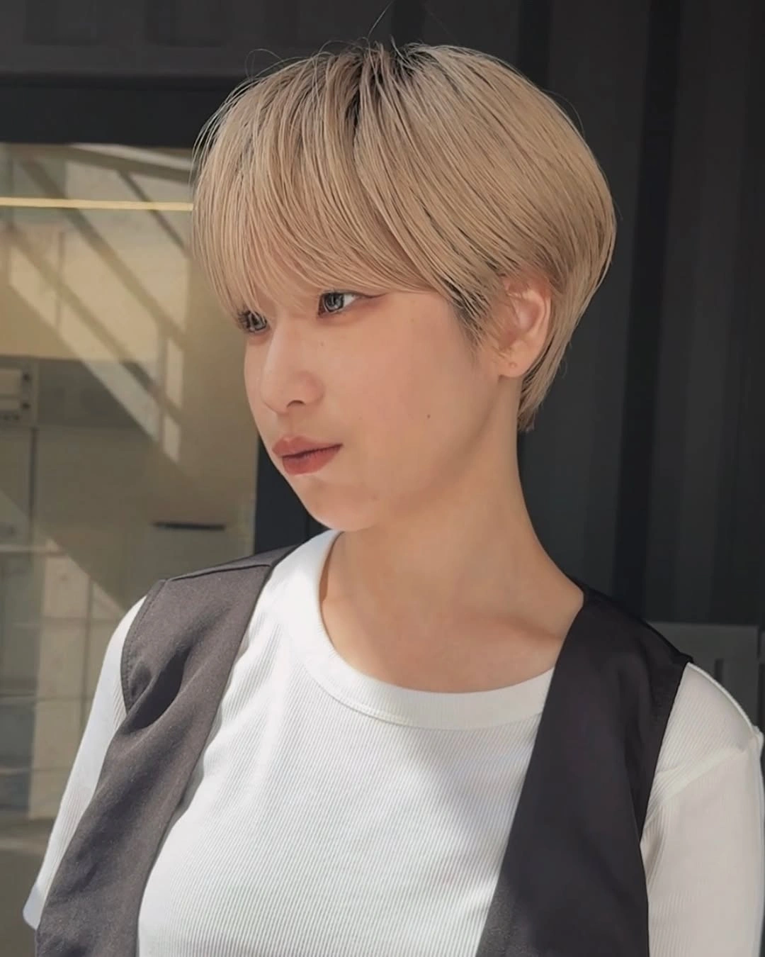 Pale blonde rounded short hair with broad full fringe