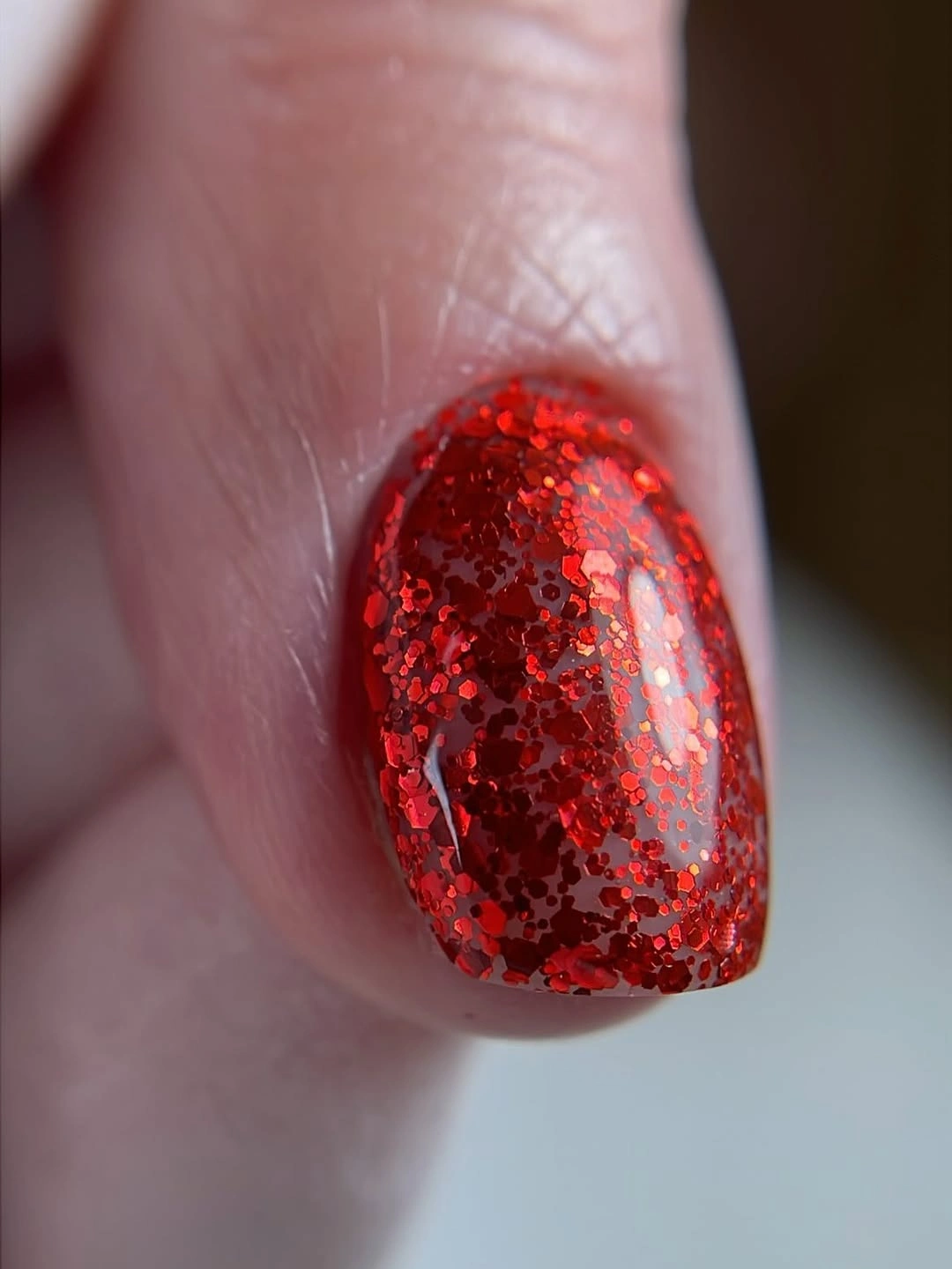 Rounded red sparkling nails with white bow line art