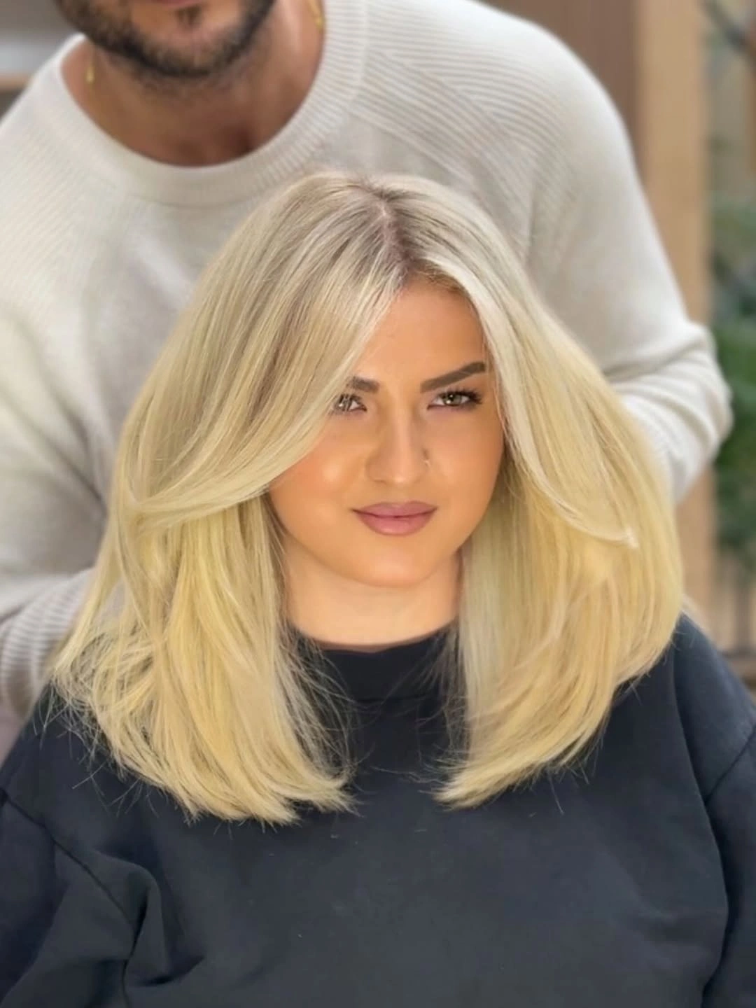 Shoulder-length warm blonde bob with side-swept front