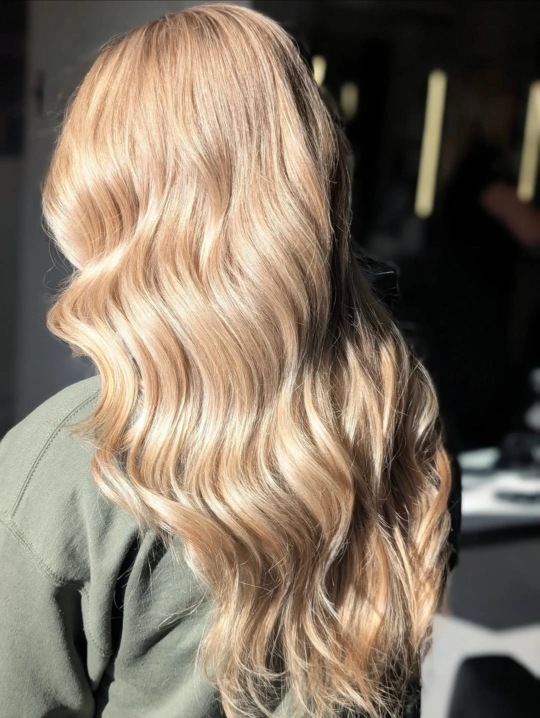 Long champagne peach blonde waves with warm reflective ribbons