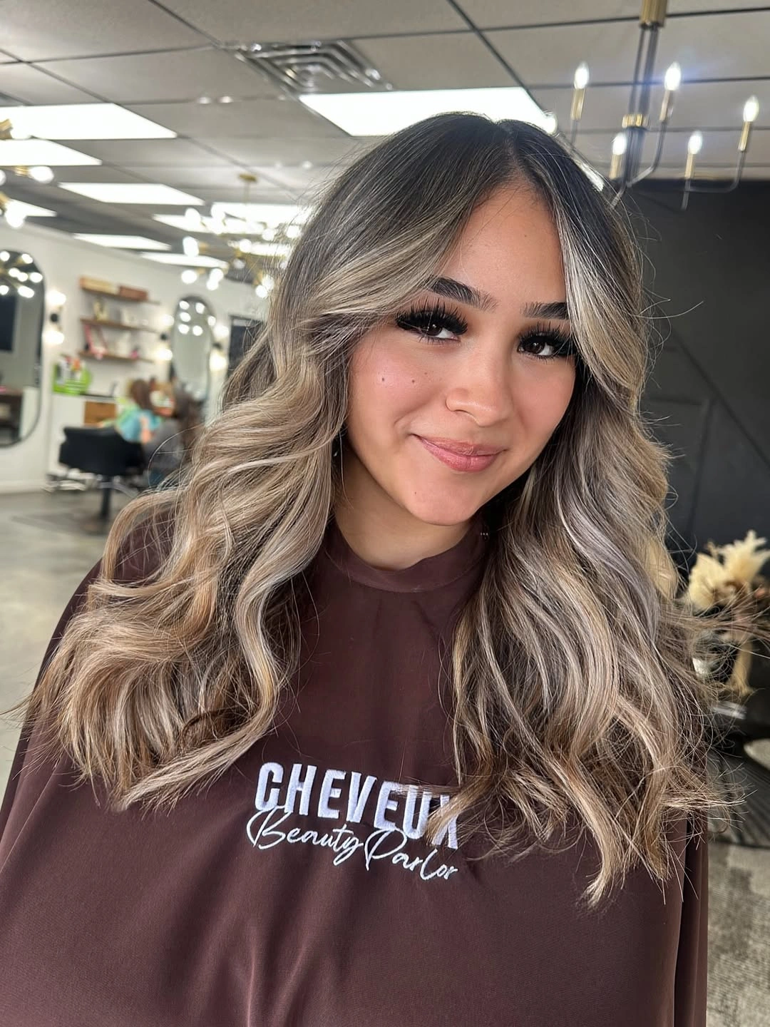 Medium waves with dark base and blonde face-framing ribbons