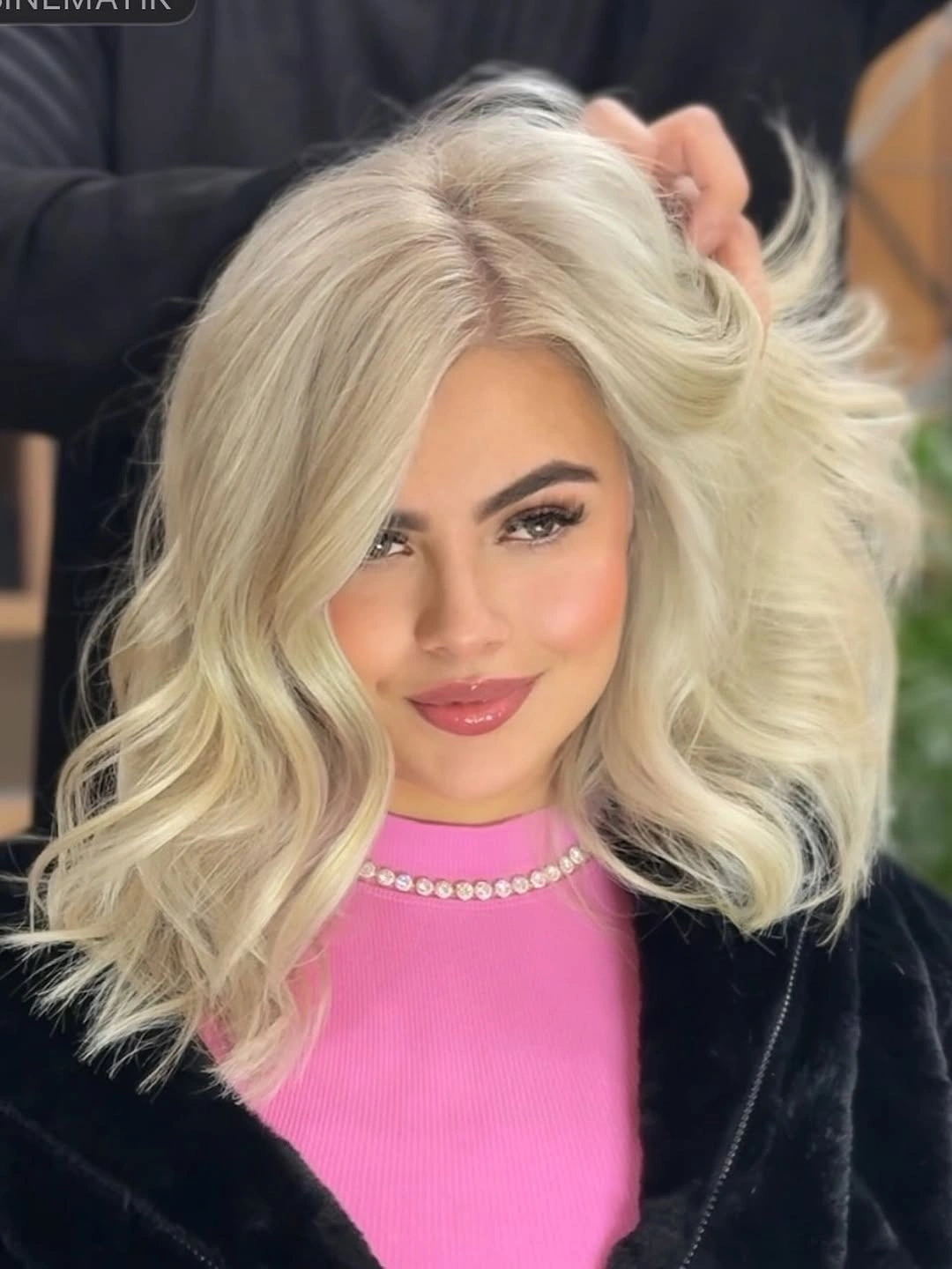 Shoulder grazing pale blonde waves with side swept front