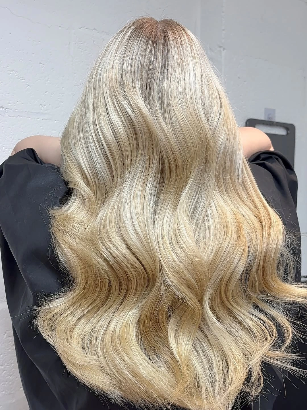 Back view of champagne blonde waves with pale ribboning