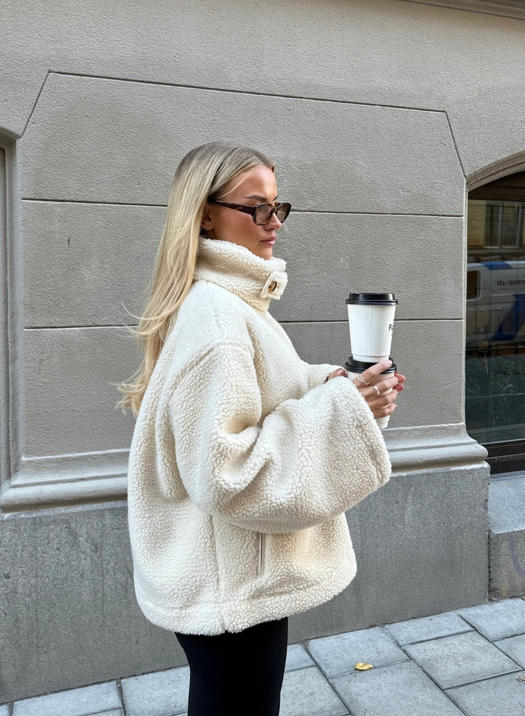 Oversized Cream Teddy Jacket Focusing on Texture Oversized Cream Teddy Jacket Focusing on Texture — Teddy Coat Outfits