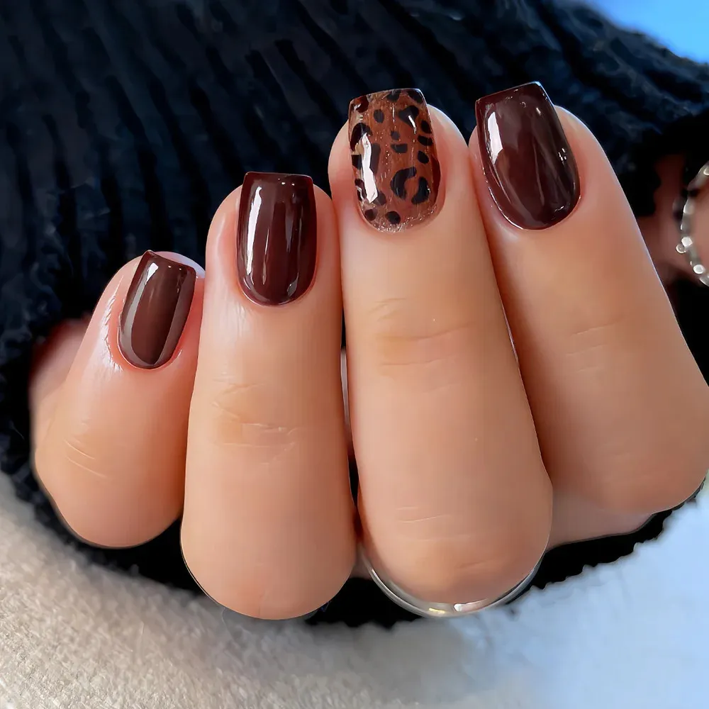 Deep Brown Leopard Print Square Nails Deep Brown Leopard Print Square Nails — Short Winter Square Nails