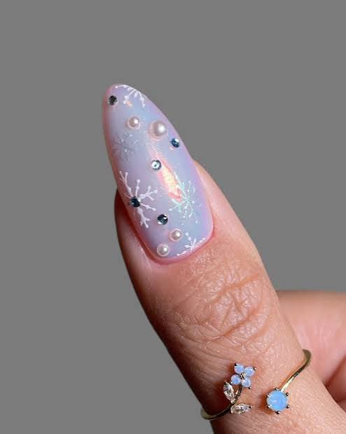 26 Simple and Stylish Snowflake Nail Ideas to Try this Winter