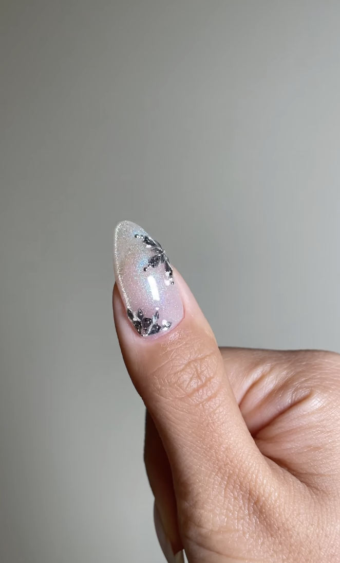Sheer Milky White Almond with Silver Leaf Accents Sheer Milky White Almond with Silver Leaf Accents — Winter Gray Nails