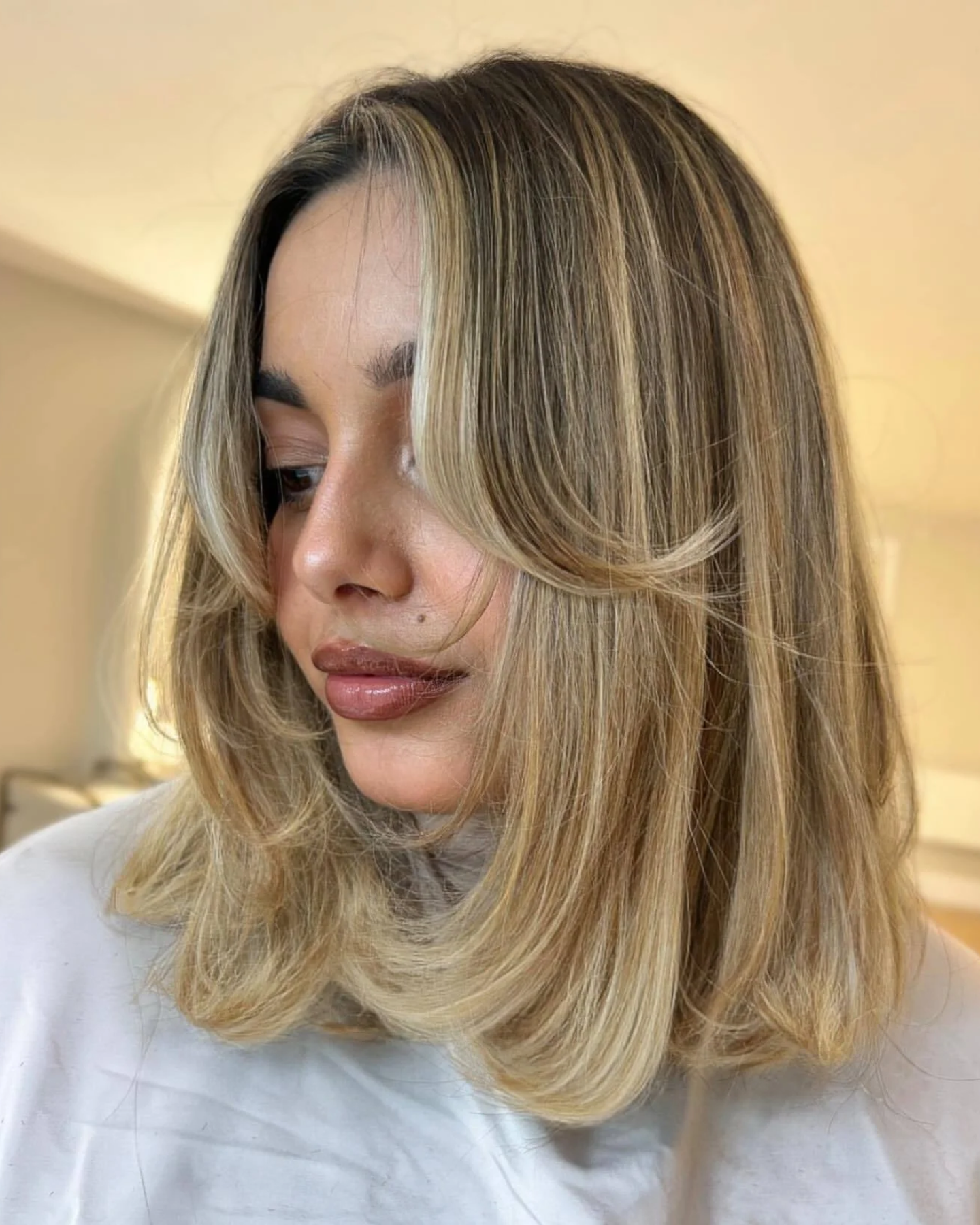 Collarbone Layers With Face-Framing Fringe Collarbone Layers With Face-Framing Fringe — Medium Length Winter Haircuts
