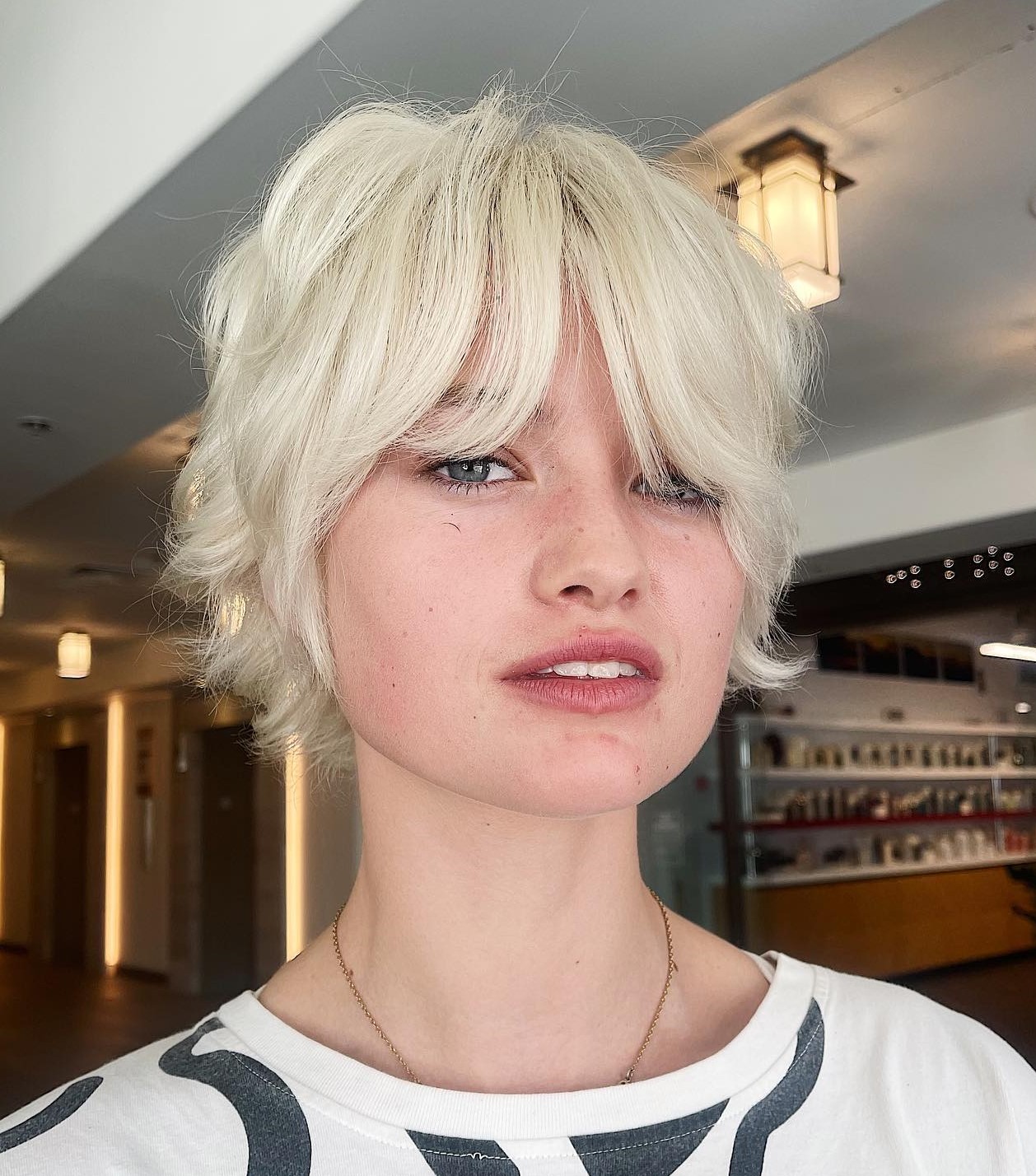 Platinum Blonde Pixie With Curtain Bangs Platinum Blonde Pixie With Curtain Bangs — Winter Pixie Haircuts