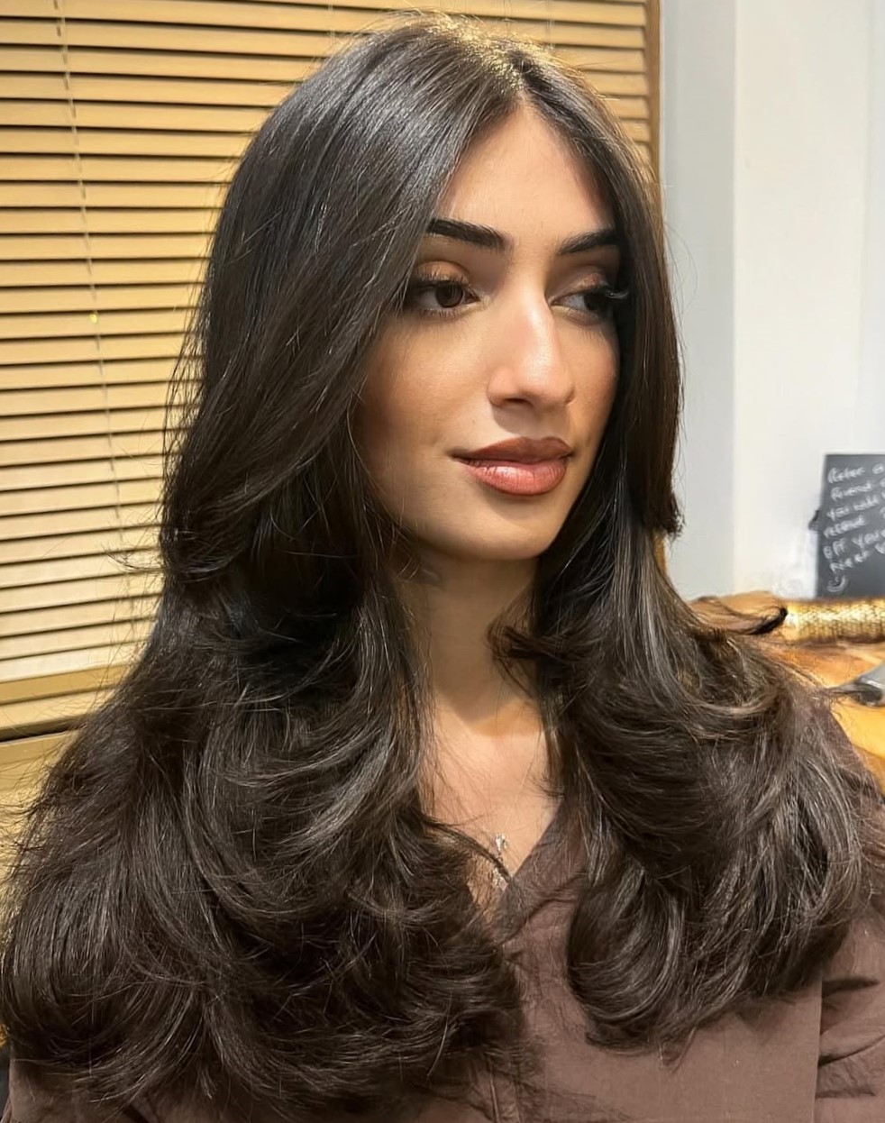 Mid-Back Face-Framing Layers Mid-Back Face-Framing Layers — Winter Haircuts for Oval Faces