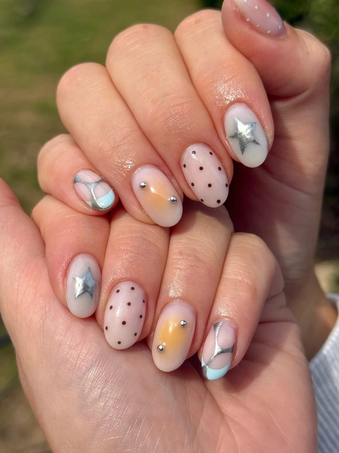 Short nails with stars, dots and pastel details