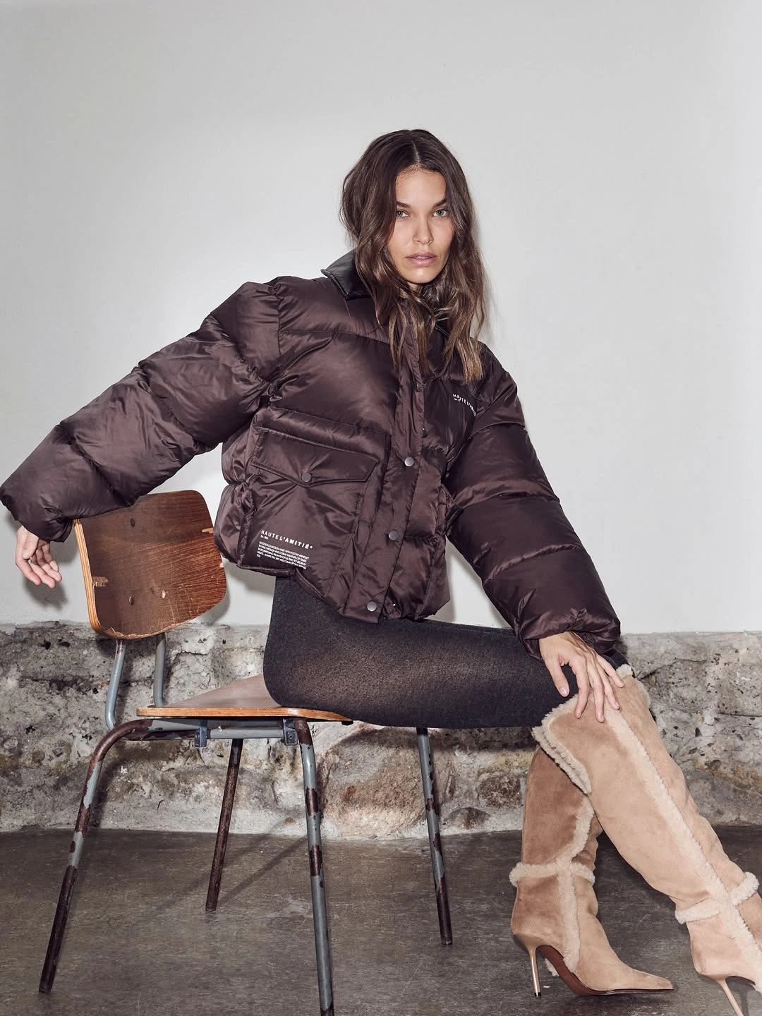Dark brown cropped puffer with leggings and beige shearling-style boots