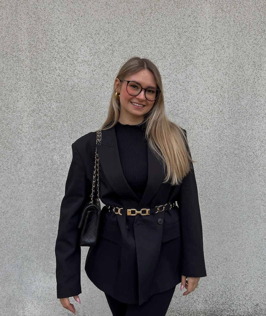 Black blazer black outfit with chain belt